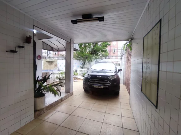 Imagem Casa Térrea com 3 quartos, 4 vagas e edícula - São Vicente / SP