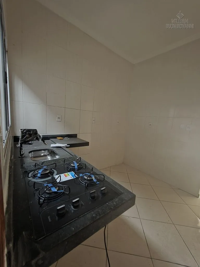 Imagem Casa Reformada em Condomínio - 1 Dorm, 1 Vaga, 1,4 km da Praia