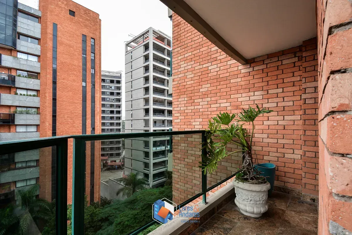 Imagem Apartamento para venda em Moema com 4 quartos, sendo 3 suítes, 222m²