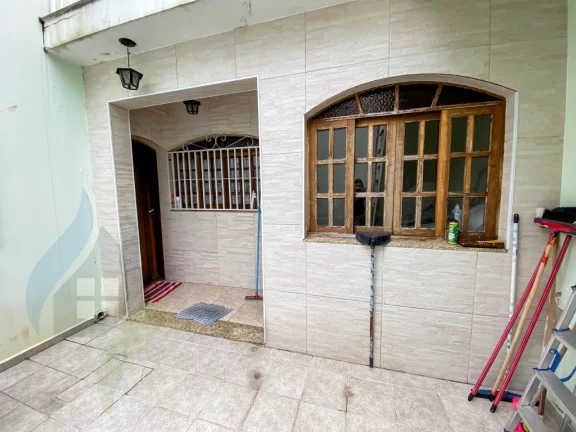 Imagem Casa com 2 dormitórios sendo 1 suíte, 2 banheiros, 4 vagas de 200,00 m² útil em Paulicéia, São Bernardo do Campo