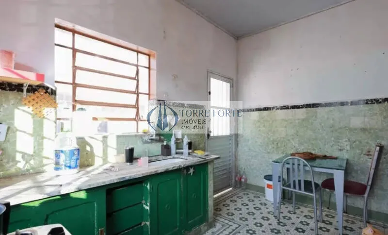 Imagem Casa espaçosa com 250 m², 3 dormitórios, 1 banheiro, 5 vagas de garagem
