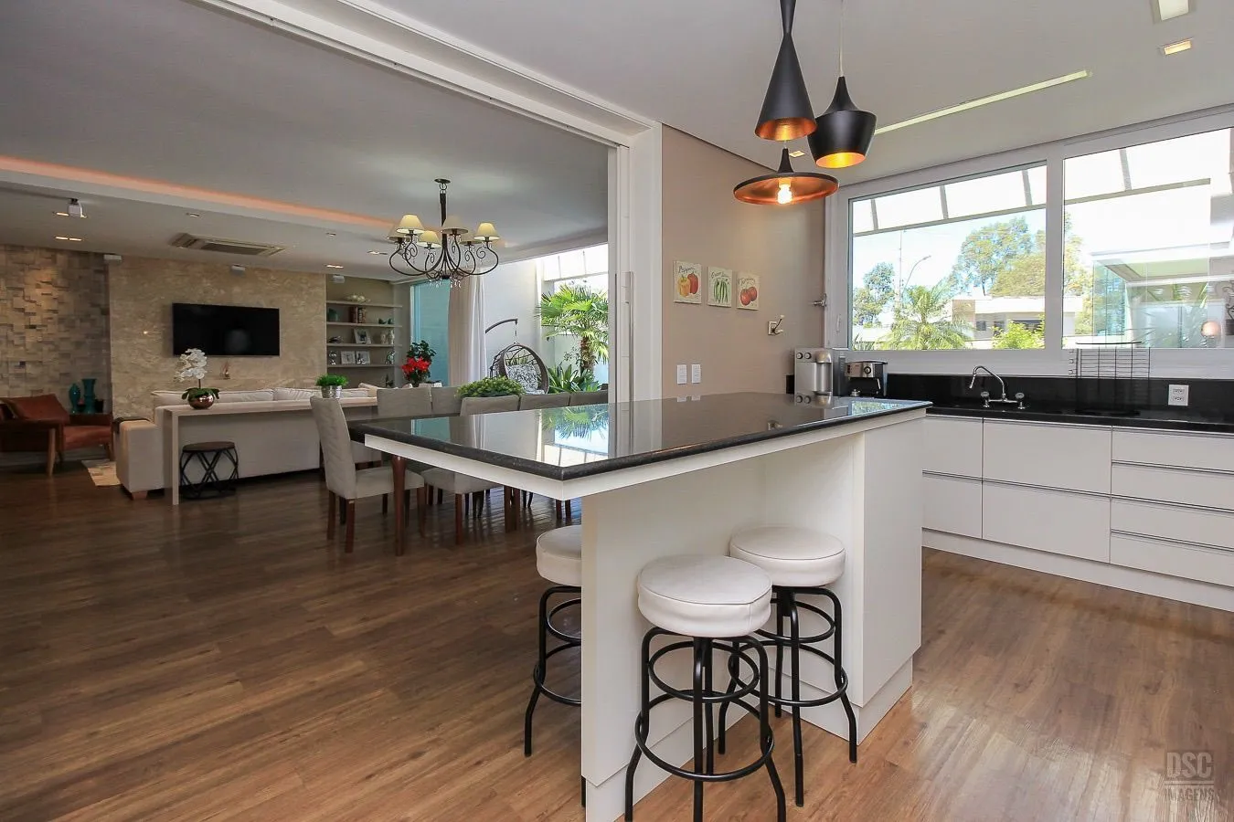 Imagem Casa dos Sonhos em Condomínio Fechado - Conforto, Estilo e Lazer Completo!