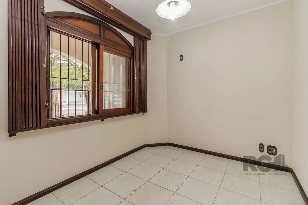 Imagem Casa com 287m², 5 dormitórios, piscina, 4 vagas no bairro Jardim Itu