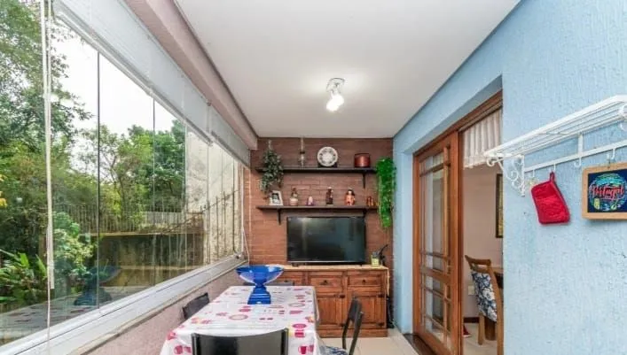 Imagem Casa com 3 dormitórios, no bairro Ipanema, zona sul de Porto Alegre, RS.