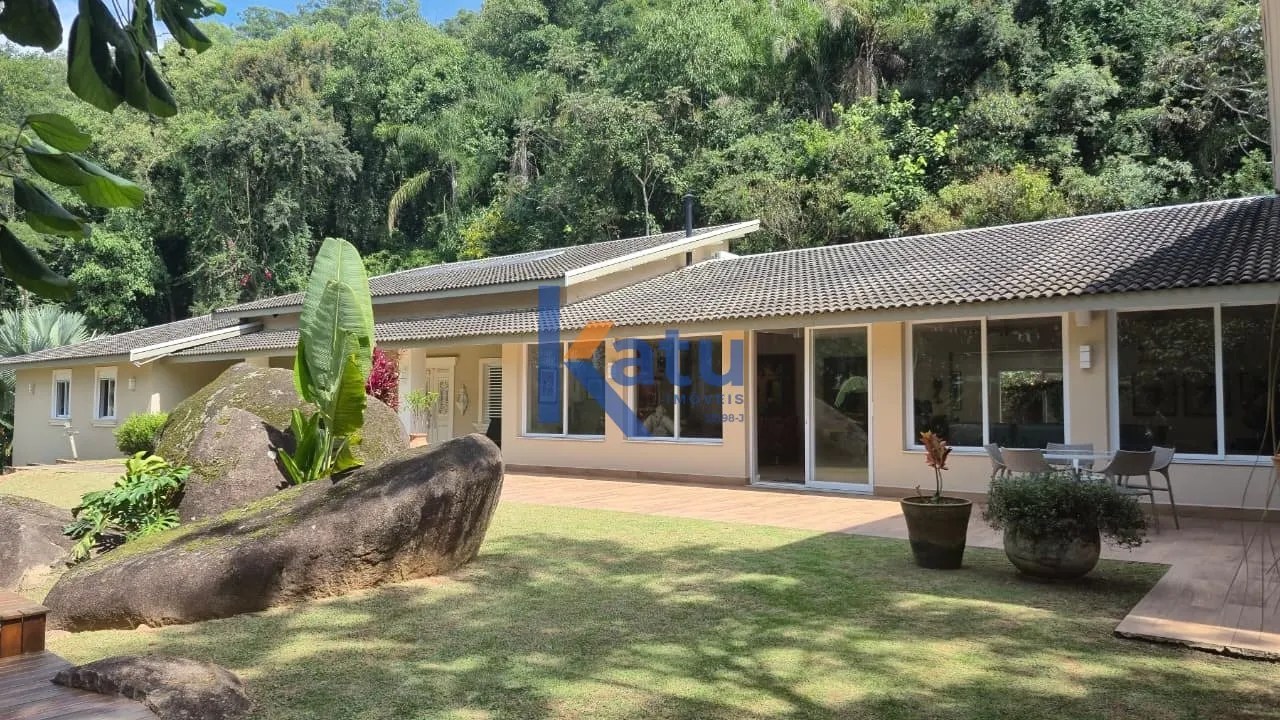 Imagem A propriedade rural está situada no loteamento Santa Clara, na área de APP da Serra do Japi. O ter...
