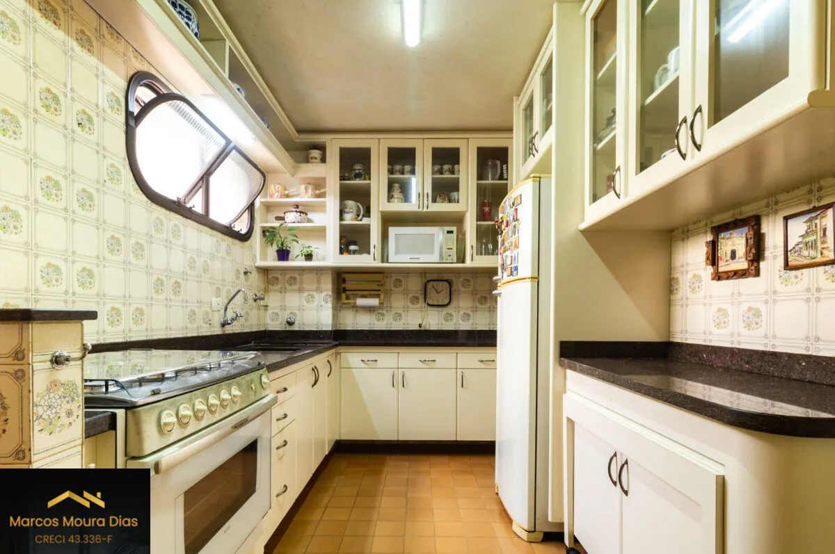 Imagem Apartamento em Perdizes com 4 Dormitórios ( 1 suíte) com 136m² e 2 Vagas. Edifício com Piscina e Portaria 24 hs