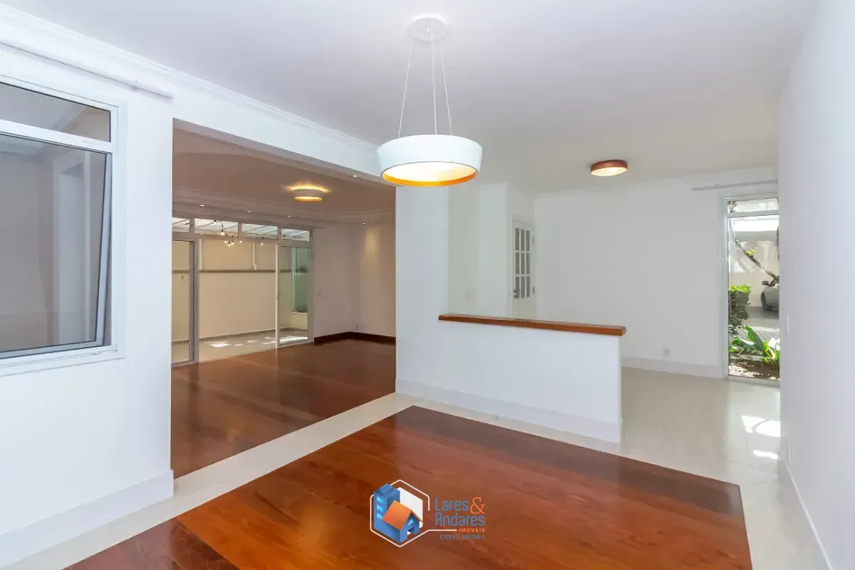 Imagem Casa no condomínio Condomínio Stephanie para venda com 4 quartos, sendo 2 suítes, 315m²