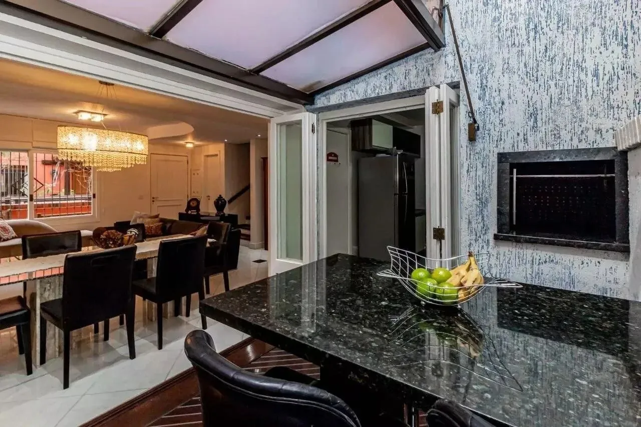 Imagem Belíssima casa em Condomínio com 3 dorm - próximo ao Iguatemi