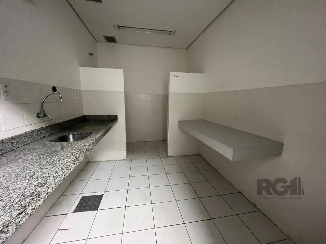 Imagem Loja para Venda - 450m², 0 dormitórios, 1 vaga - Petrópolis