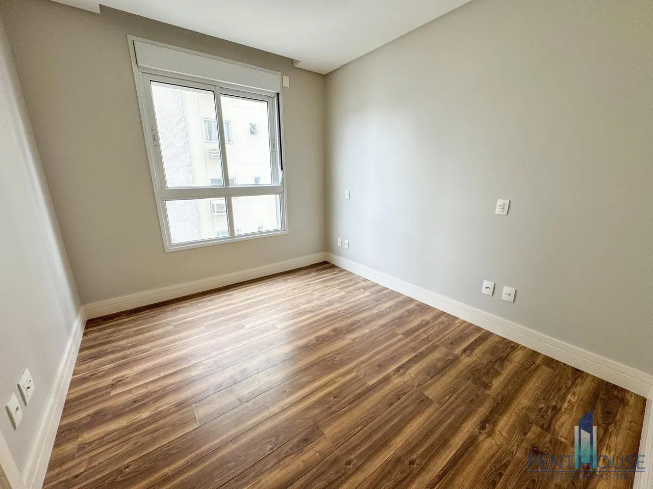 Imagem Apartamento Quadra Mar para Venda em Balneário Camboriú, CENTRO, 3 dormitórios, 3 suítes, 4 banheiros, 3 vagas