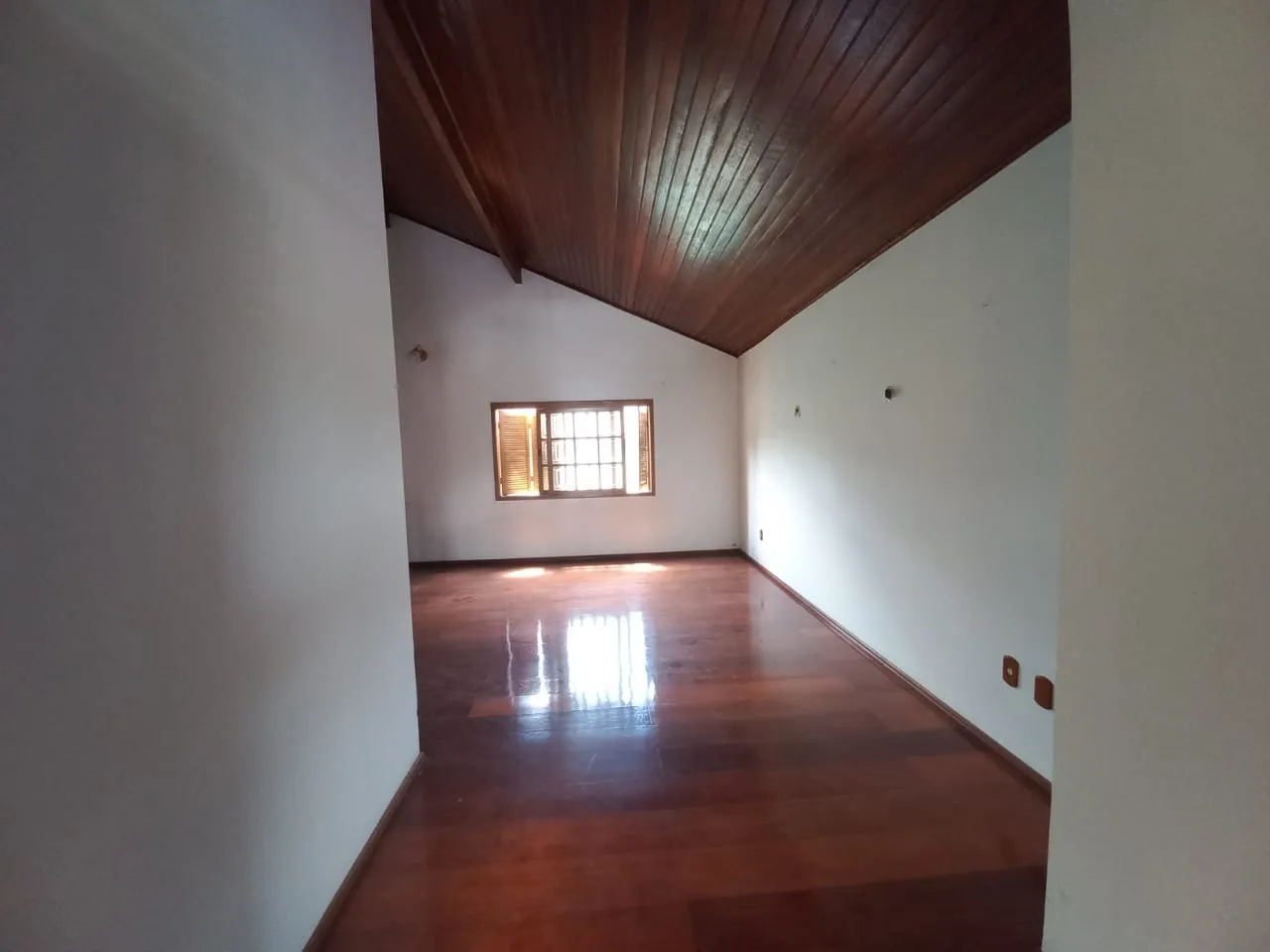 Imagem Casa à venda em Viamão, Centro - 363.6m² - Piscina, Churrasqueira, Closet, Lareira...