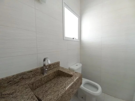 Imagem Casa de Alto Padrão à Venda em Condomínio Fechado na Cidade Litorânea de Peruíbe.