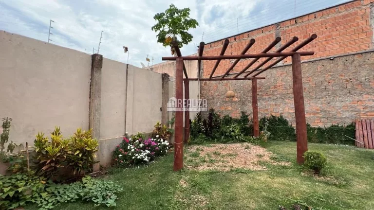 Imagem Casa padrão à venda no Jardim Nenê Gomes, Uberaba - 3 dormitórios, 1 suíte