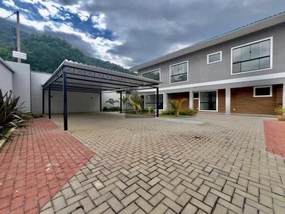 Foto do imóvel Casa para Venda em Teresópolis, Alto, 3 dormitórios, 2 suítes, 3 banheiros, 2 vagas em Rua Sloper