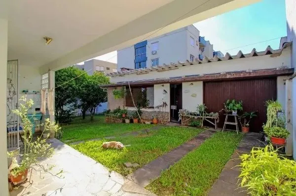 Imagem Casa 3 dormitórios ampla, perto da PUC