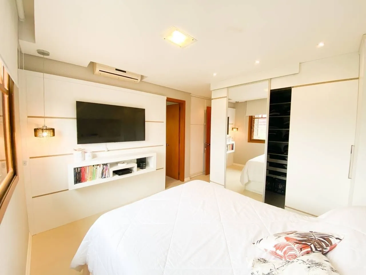 Imagem Casa 3 dorms à venda Avenida Senador Daniel Krieger, Jardim Itu - Porto Alegre