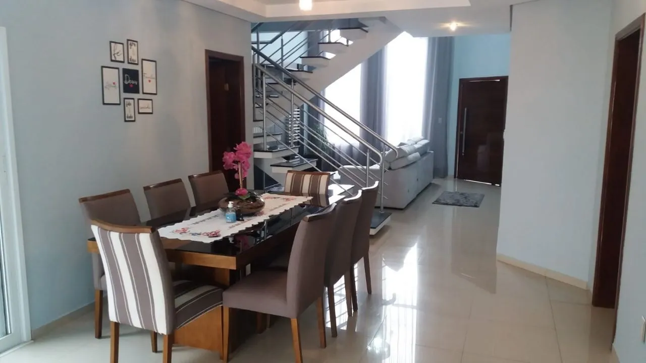 Imagem Casa de Condomínio com 4 Quartos à venda - Jardim Residencial Martinez