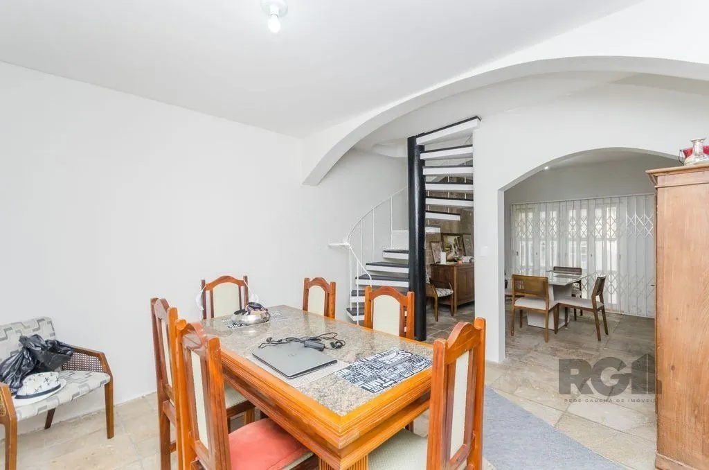 Imagem Casa de 4 dormitórios no bairro Três Figueiras