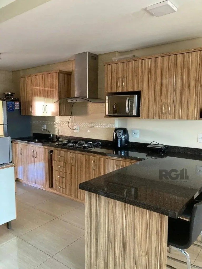 Imagem Casa com 3 dormitórios no bairro Lomba do Pinheiro