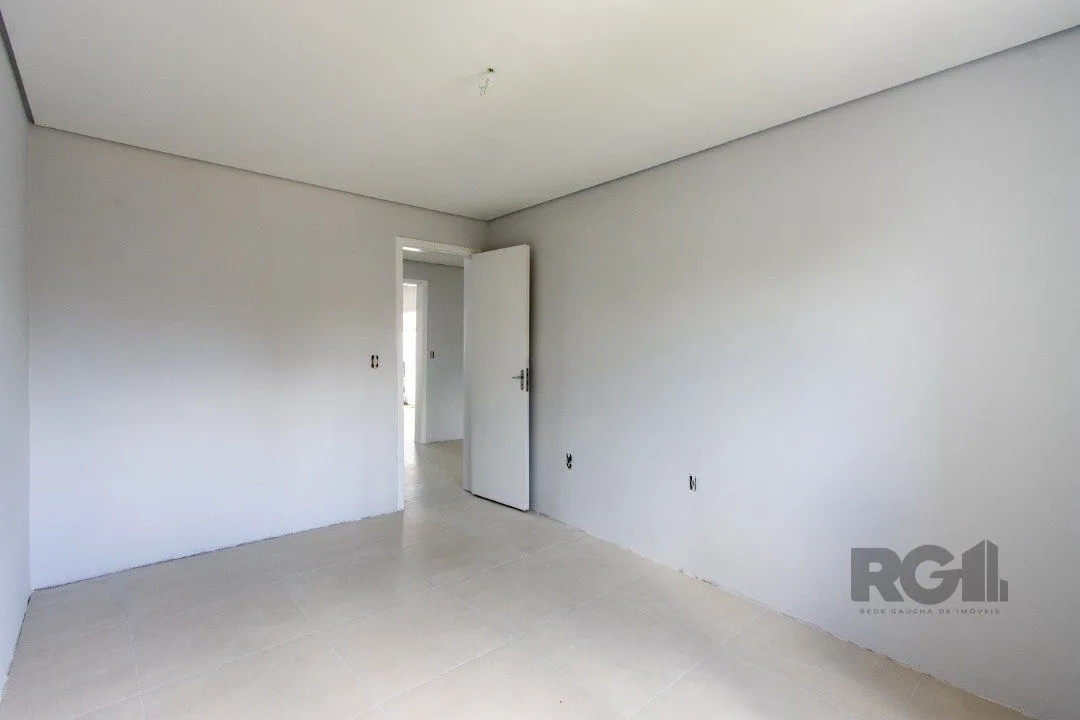 Imagem Casa no Bairro Hípica, 100% reformada, 2 dormitórios, 1 vaga de garagem.