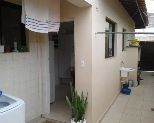 Imagem Casa tipo sobrado de 3 quartos na Enseada ao lado da praça da Brunella, Guarujá-SP: 350m², 2 salas, 2 vagas. Venda ou locação!