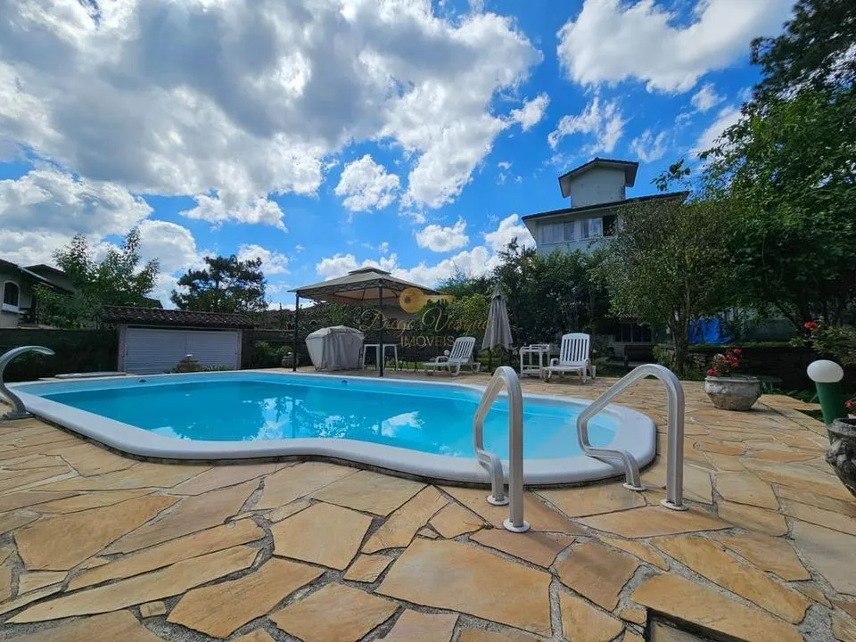 Imagem Casa em Condomínio para Venda em Teresópolis / RJ no bairro Comary