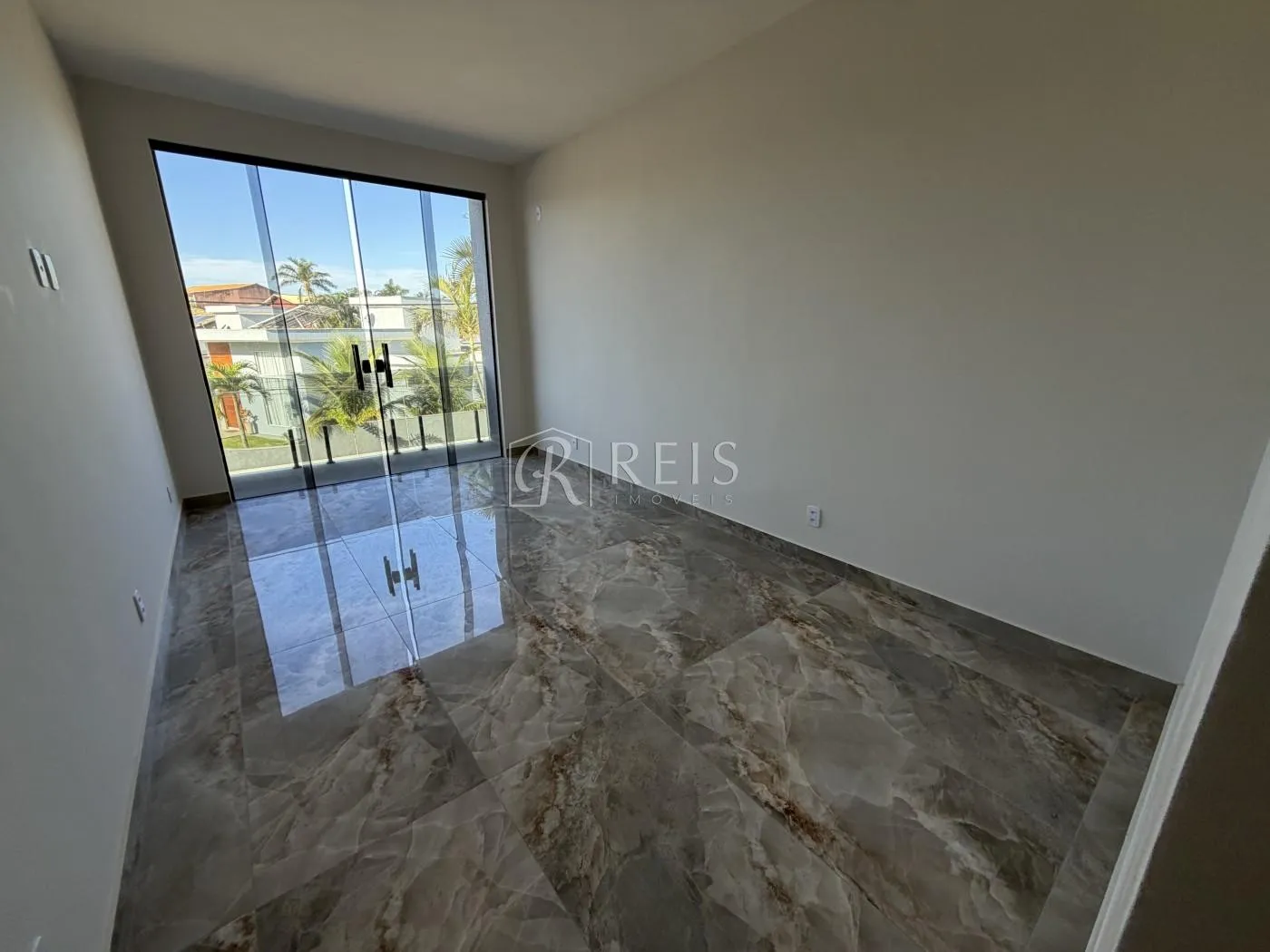 Imagem Casa para Venda em Rio das Ostras, Bosque Beira Rio, 3 dormitórios, 3 suítes, 4 banheiros, 4 vagas