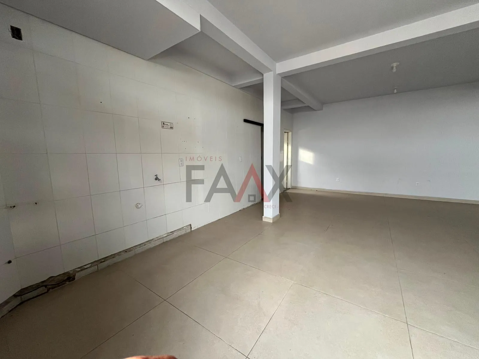 Imagem Sala Comercial 65m² na Santa Cruz com Estacionamento Próximo a Faculdades