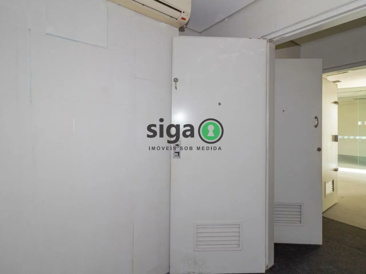 Imagem Loja no térreo com 180m², com 6 salas e 3 banheiros para Locação ou Venda em Alto de Pinheiros