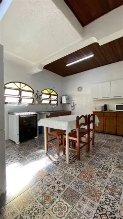 Imagem Sobrado 5 dormitórios 6 vagas no canto do forte