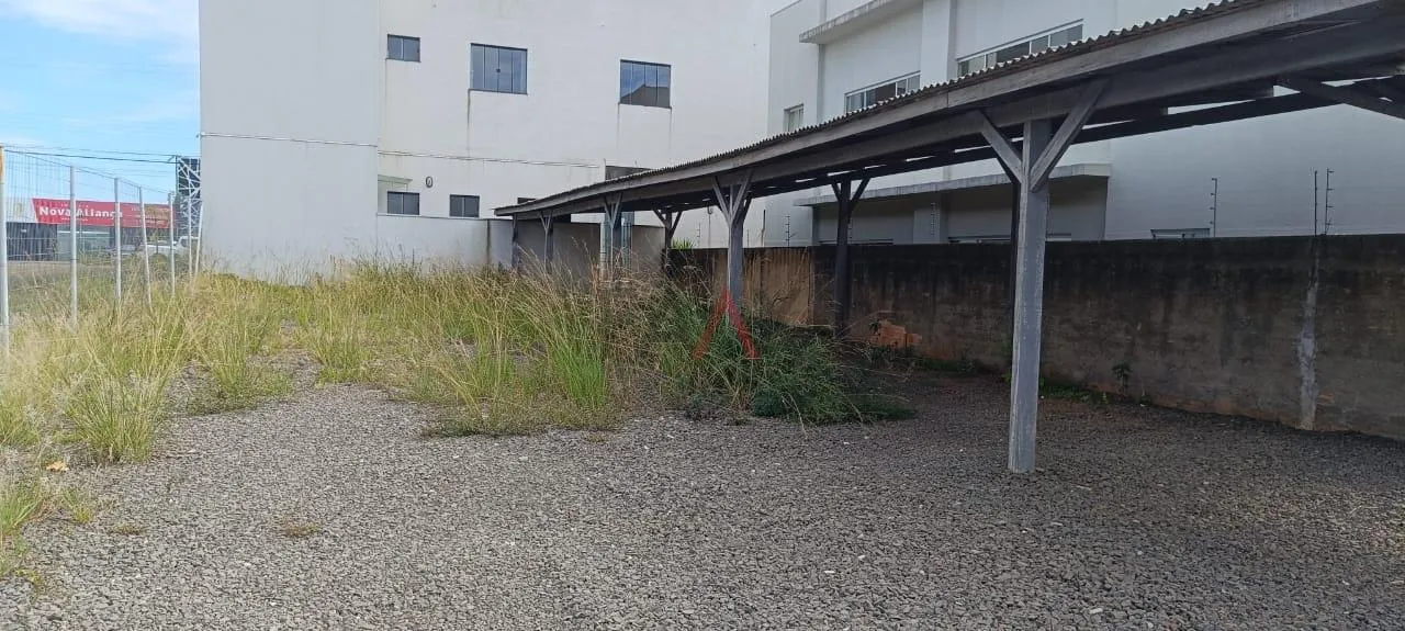 Imagem Sala Comercial 900m para Alugar em São Cristóvão com Estacionamento