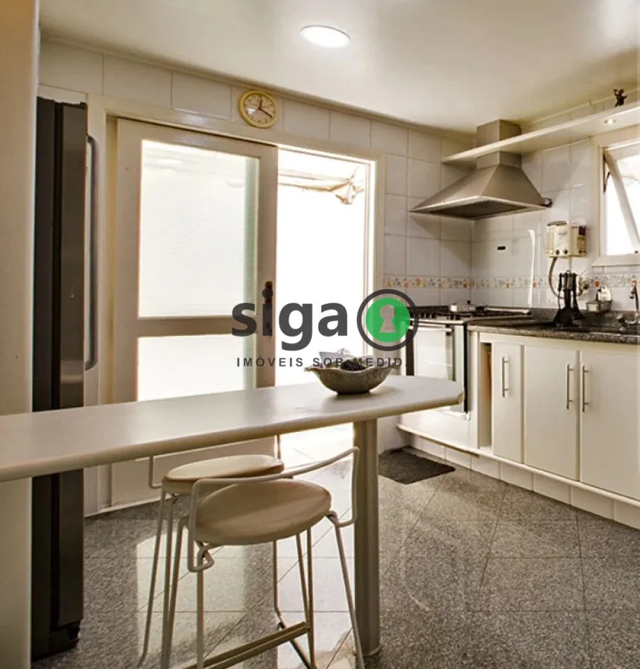 Imagem Sobrado de Alto Padrão à Venda em Condomínio Fechado - 470m² 4 Suítes 6 Vagas