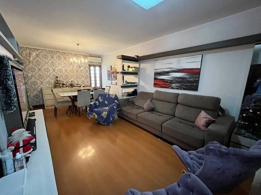 Imagem Casa de 200m², bairro Rubem Berta