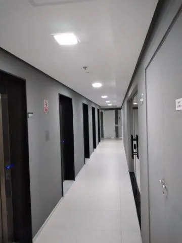 Imagem LOCAÇÃO DE SALAS COMERCIAIS MOBILIADAS NO EDIFÍCIO MARQUÊS BUSINESS CENTER, NA BARRA FUNDA/SP com 132m² e 4 vagas, sendo 100 m do metro. CONSULTE-NOS.