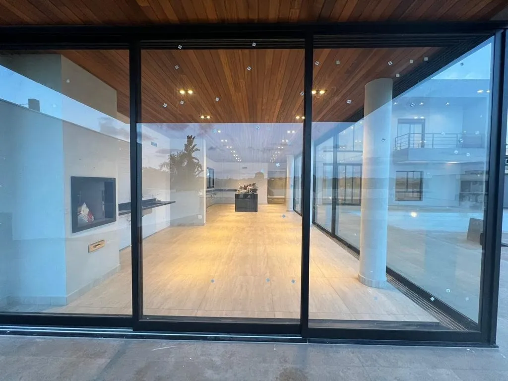 Imagem Casa de alto padrão à venda no Parque Reserva Imperial, Sorocaba, com 4 suítes, 470 m² construídos e terreno de 1.250 m²