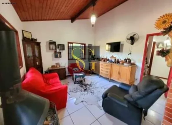 Imagem Casa para Venda em Teresópolis, Albuquerque, 3 dormitórios, 1 suíte, 3 banheiros, 1 vaga