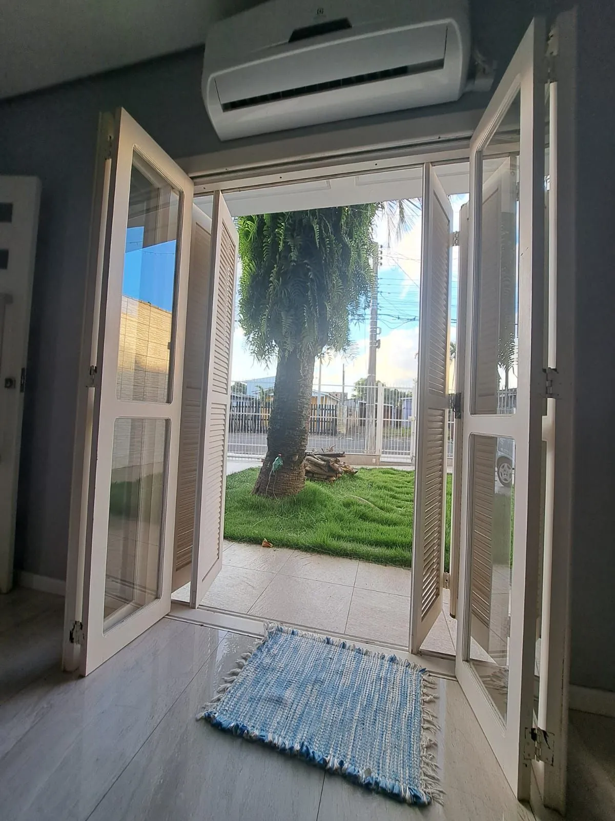 Imagem Casa com piscina e 3 quartos à venda em Cachoeirinha