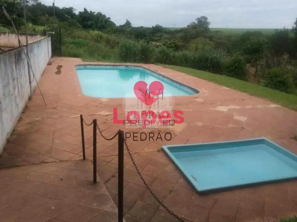 Imagem Fazenda/Sítios/Chácaras de 3 quartos, 26765m² no bairro Centro, em Areiópolis
