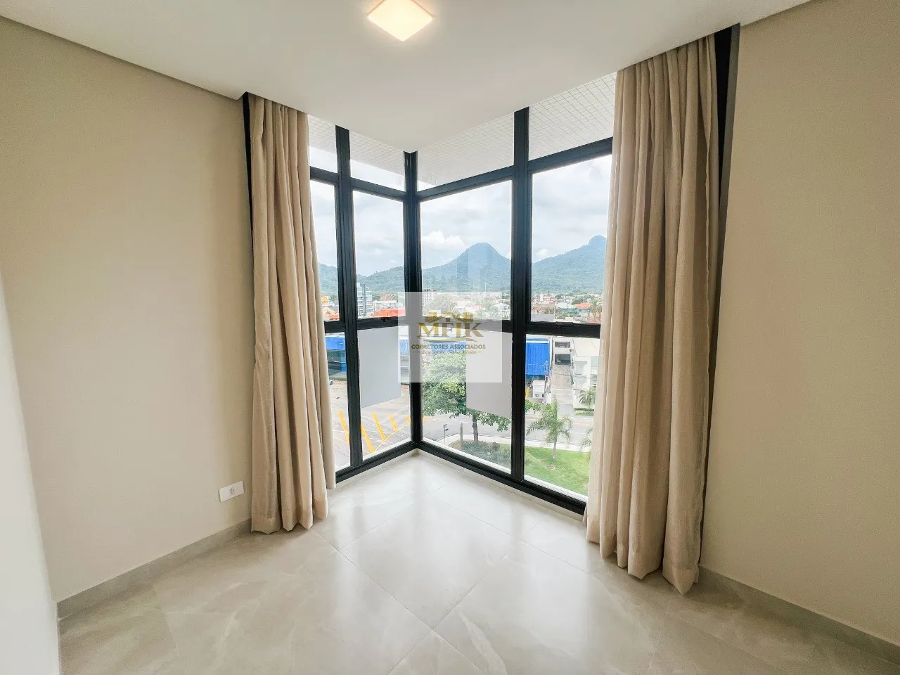 Imagem Residencial Laguna Imóvel Pronto Área total 220m² Área privativa 153m² 4 quartos sendo 1 suíte 2 banheiros social 2 vaga