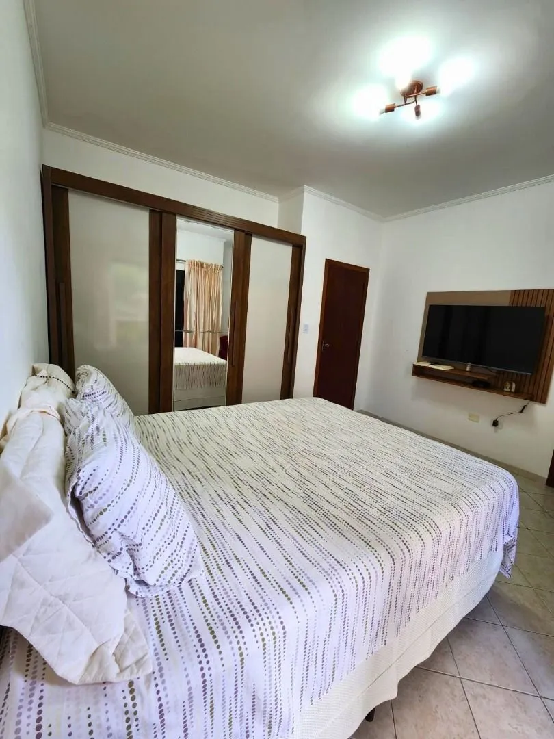 Imagem SOBRADO, 2 DORMS,2SUÍTES,CHURRASQUEIRA,2 VGS, GUILHERMINA