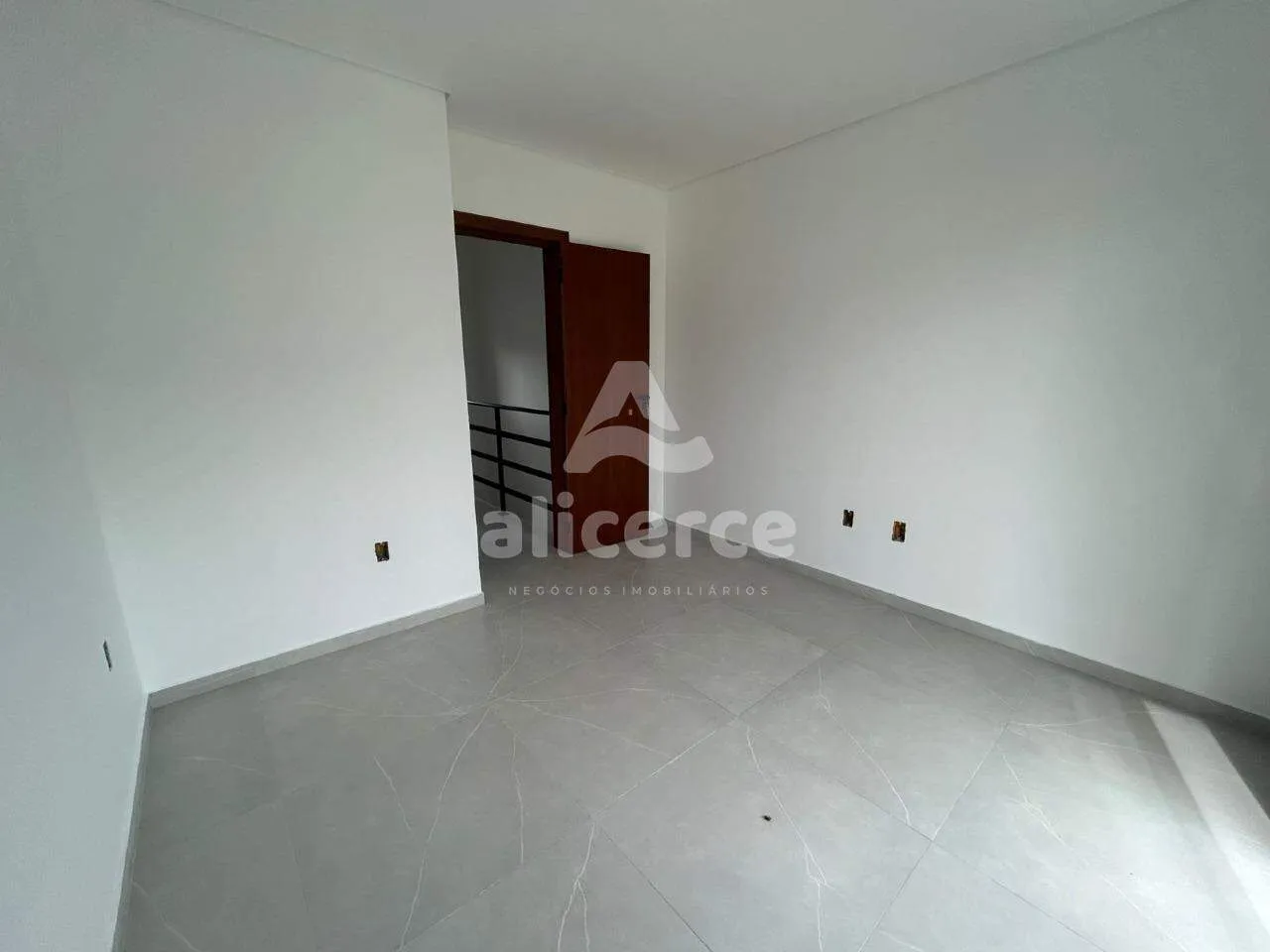 Imagem Sobrado à venda com 2 quartos , 65m² em Bela Vista Palhoça