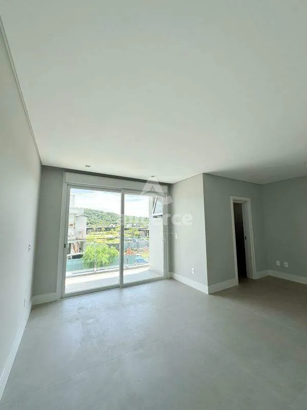 Imagem Casa Alto Padrão em Condomínio I 3 Dormitórios I 1 Suíte Master I Piscina - em Pedra Branca, Palhoça/SC