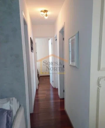 Imagem Apartamento com 61m², possui sala 2 ambientes com ar condicionado e sacada. Dispõe de 3 dormitóri...