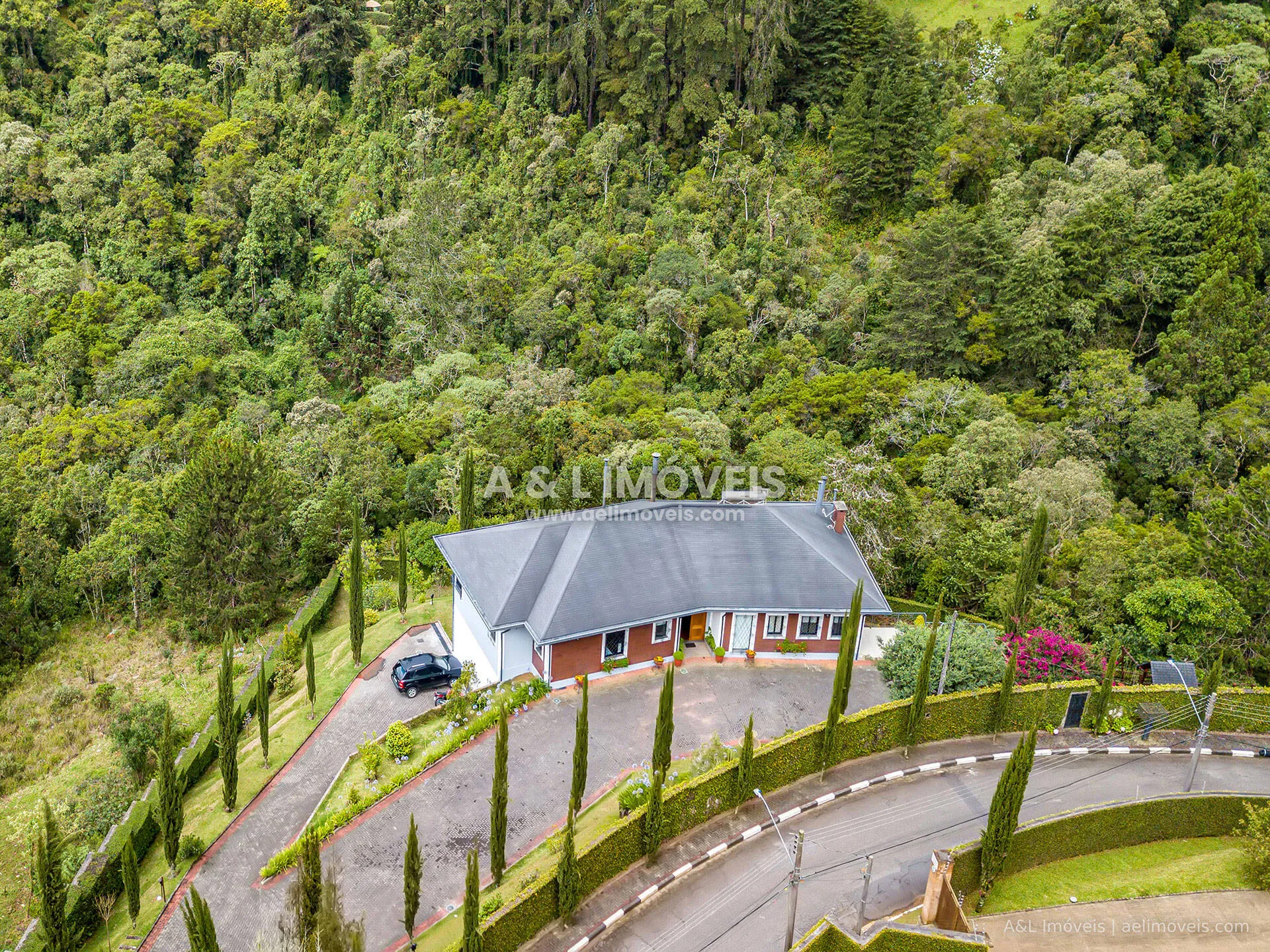Imagem Casa em Campos do Jordão | Alto do Capivari - SPA, Vista e 5 Suítes