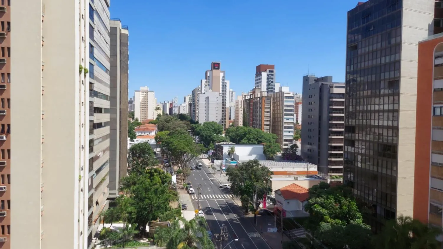 Foto do imóvel REFORMADO E ACONCHEGANTE: Lindo apartamento de cara nova no bairro mais nobre de Campinas. em Rua Doutor Guilherme da Silva