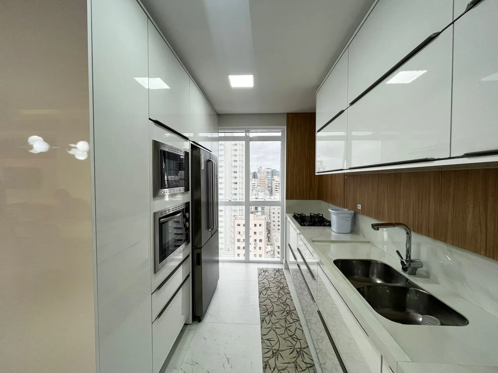 Imagem Apartamento com vista para o mar à venda com 161m2 por R$ 2.890.000,00