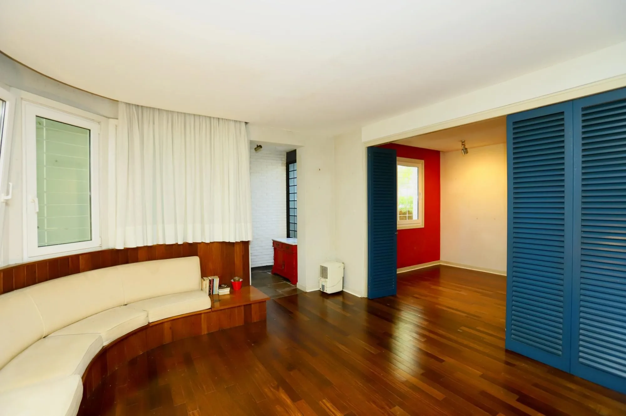 Imagem Casa no Bairro Petrópolis em Porto Alegre - Rua calma junto Av. Protásio Alves