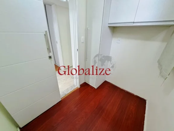 Imagem Apartamento à venda com 55m², 1 quarto, 2 banheiros, dependência, elevador e vaga coletiva or R$460.000,00 no José Menino em Santos