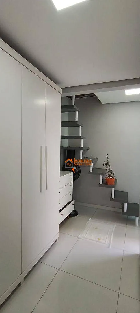 Imagem Sobrado com 5 dormitórios à venda, 200 m² por R$ 950.000,00 - Jardim Cumbica - Guarulhos/SP