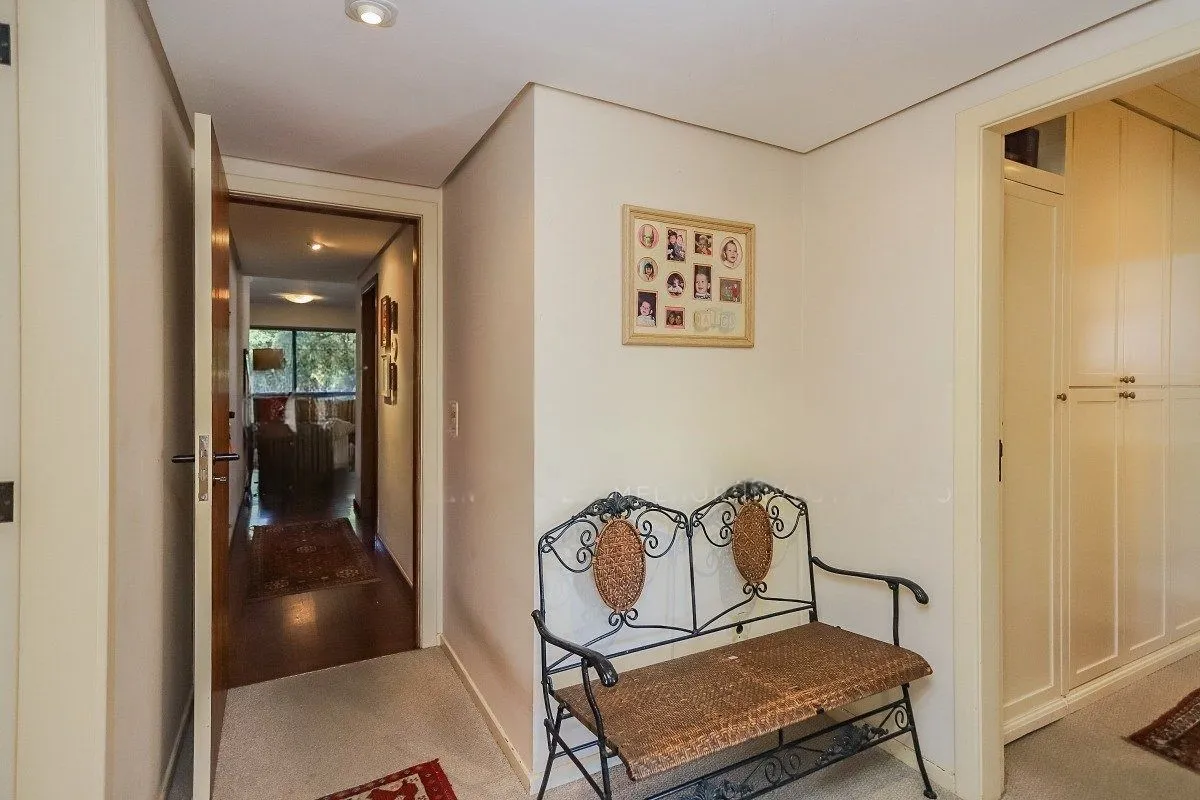 Imagem Apartamento com 3 dormitórios, suíte, 2 vagas e varanda com churrasqueira.